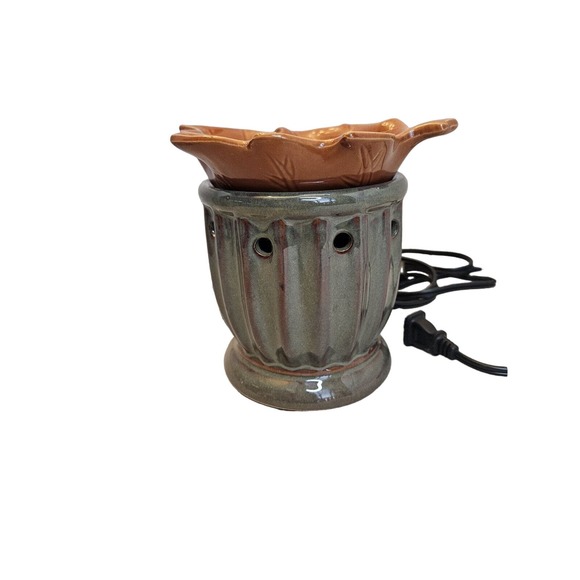 Scentsy PLYMOUTH Leaf Wax Warmer Retired Full Size With Blub 3 Wax Bars Fall - Picture 4 of 16